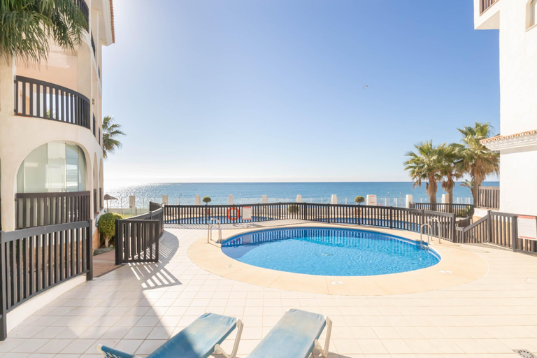 Room 2, Puerta del mar 2 Beachfront and Pool, Málaga