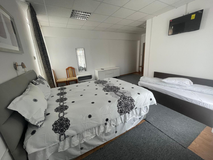 Others 1, Studio Rentals, Onesti