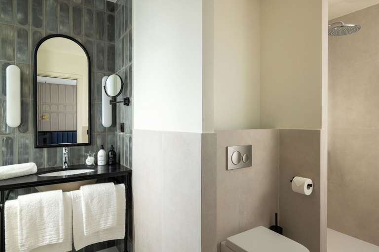 Bathroom 5, Hotel Grand Coeur Latin, Paris