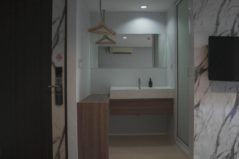 Bathroom 7
