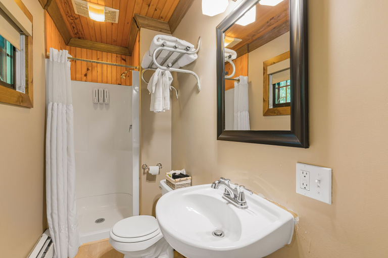 Bathroom 4, Great Pines, Herkimer