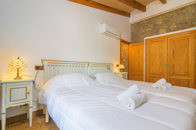 Room 2, Son Paparra in Inca With 2 Bedrooms and 2 Bathrooms, Baleares