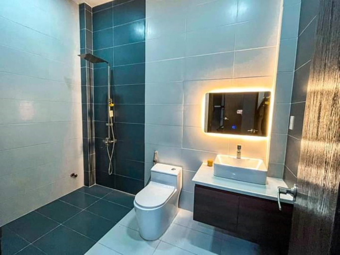Bathroom 3, River Hotel 5, Long Xuyen Township