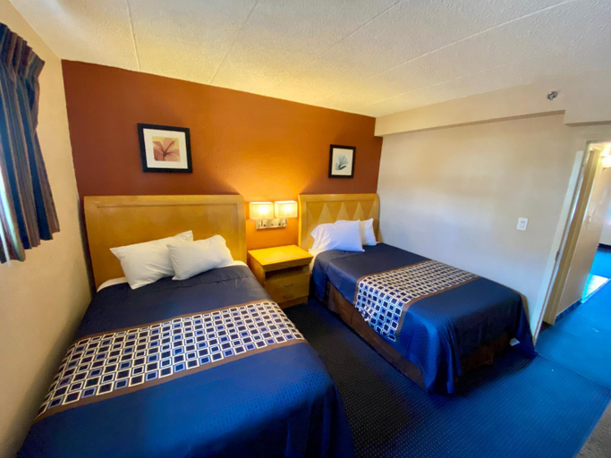 Bedroom 2, Breeze Inn & Suites, Virginia Beach, Virginia Beach