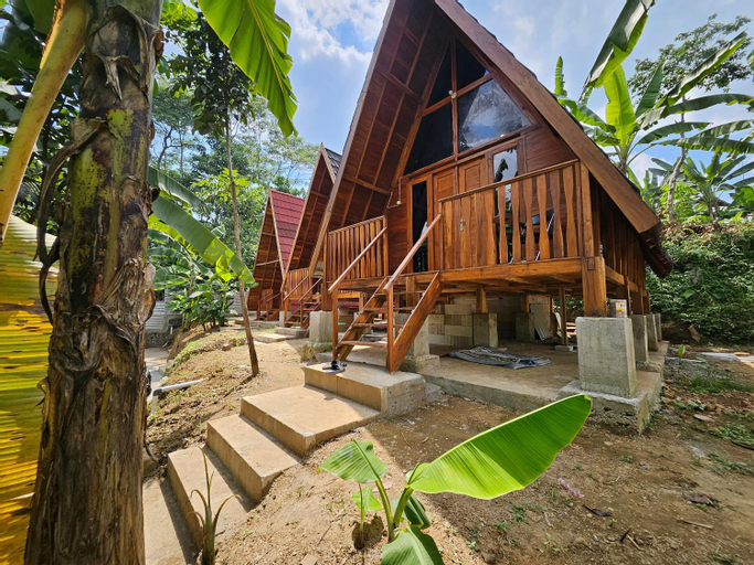 Exterior & Views 12