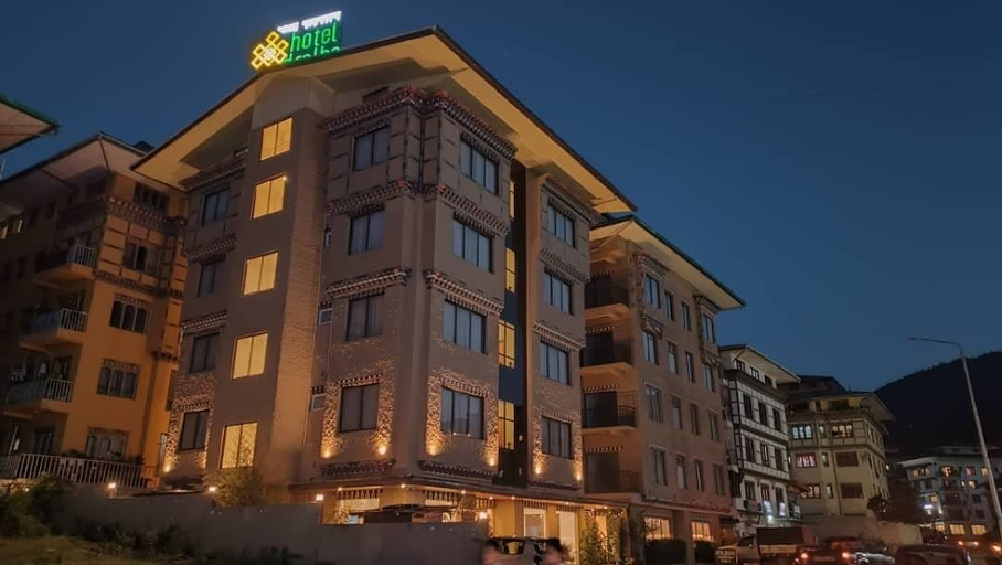 Exterior & Views