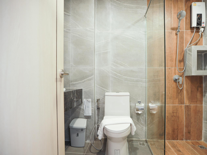 Bathroom, B2 Bang Saen Premier Hotel, Muang Chon Buri