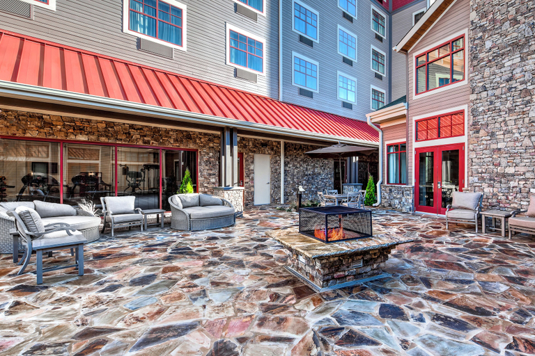 Exterior & Views
