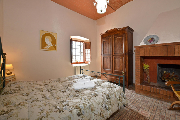 Room 2, La Badia 4 in Barberino Tavarnelle, Florence
