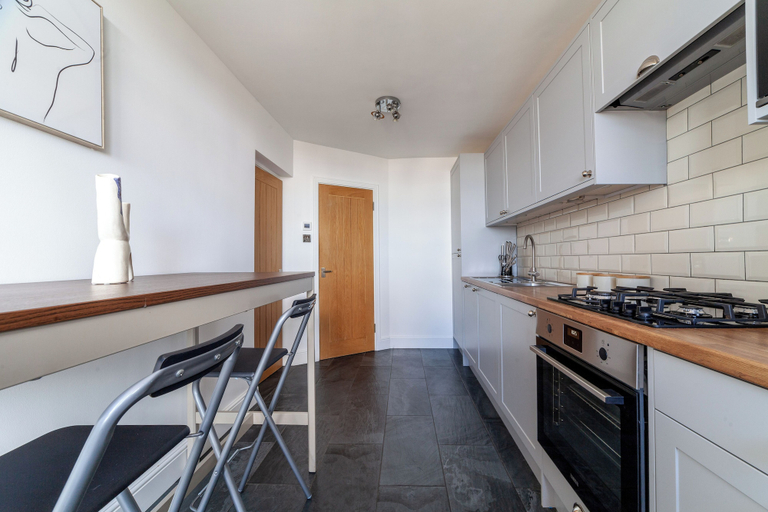 Others 5, The Old Street Luxury Apartment, London