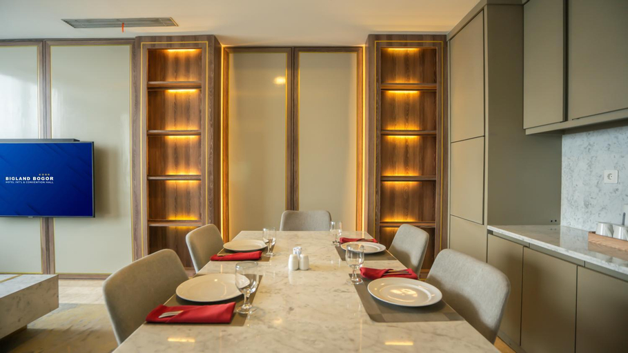 Dining Room 12