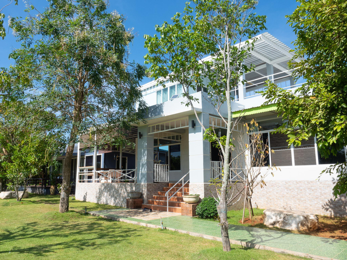 Exterior 1