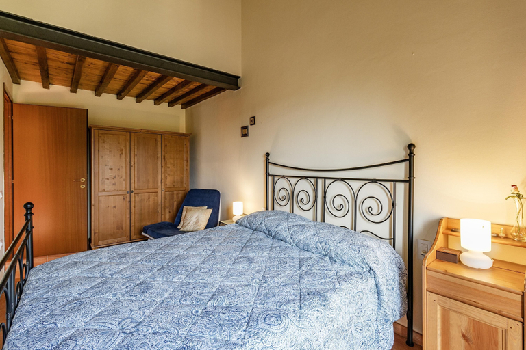 Room 4, Tuscan Sun With Shared Pool, Siena