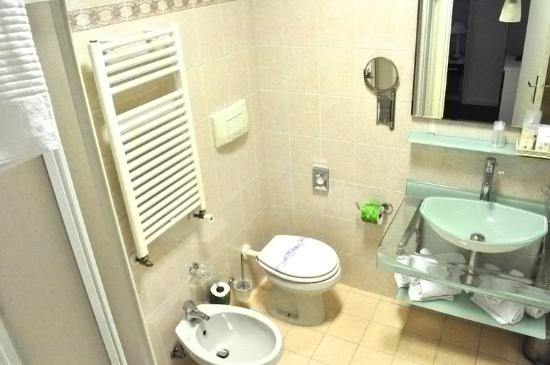 Bathroom 3, Villa Pirandello, Rome