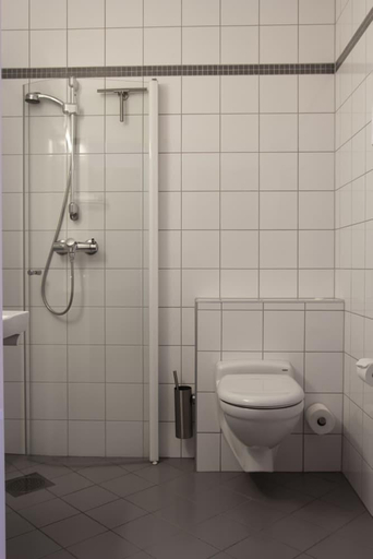 Bathroom 3, Brattvåg Fjordhotell, Haram