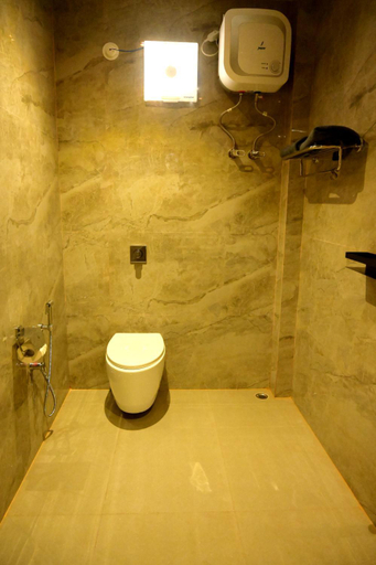 Shower 1, Kesar Nivas Luxury Guest House, Golaghat
