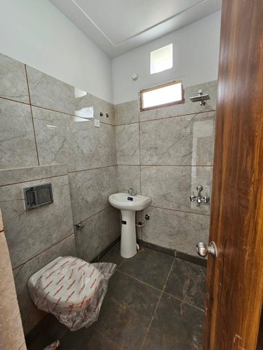 Bathroom 3, Ananta Rishikesh - Luxurious 2BHK, Garhwal