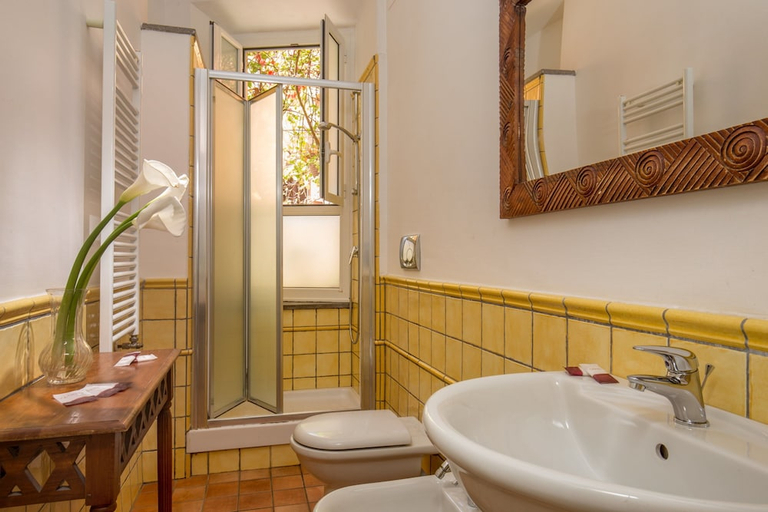 Bathroom 4, Bollo Apartments, Rome