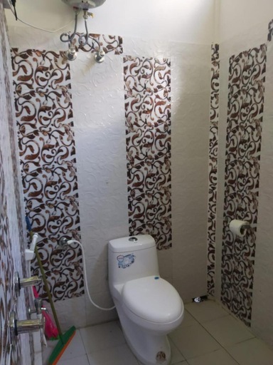 Bathroom, Orange Orchard Sittong, Darjiling