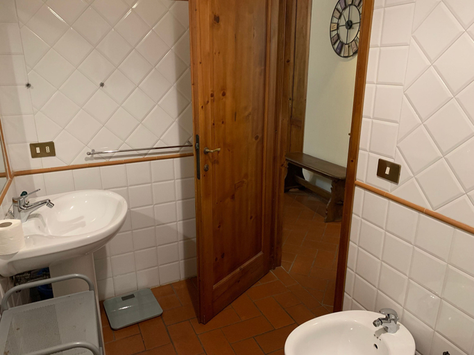 Room 5, Sdrucciolo dei Pitti First Floor, Florence