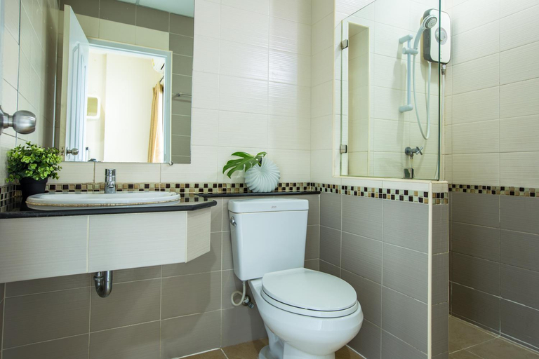 Bathroom 4, Central Place Serviced Apartment, Muang Chon Buri