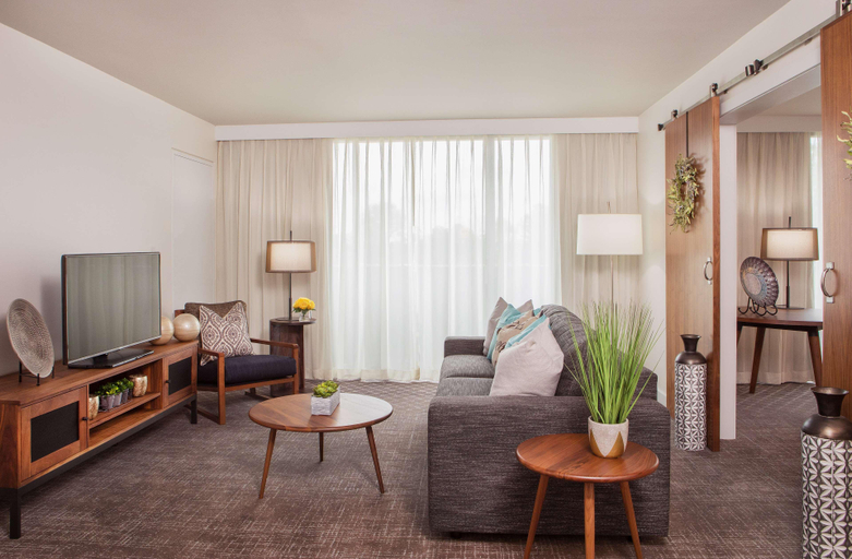 Bedroom 4, Doubletree By Hilton Atlanta Windy Hill Ballpark, Cobb
