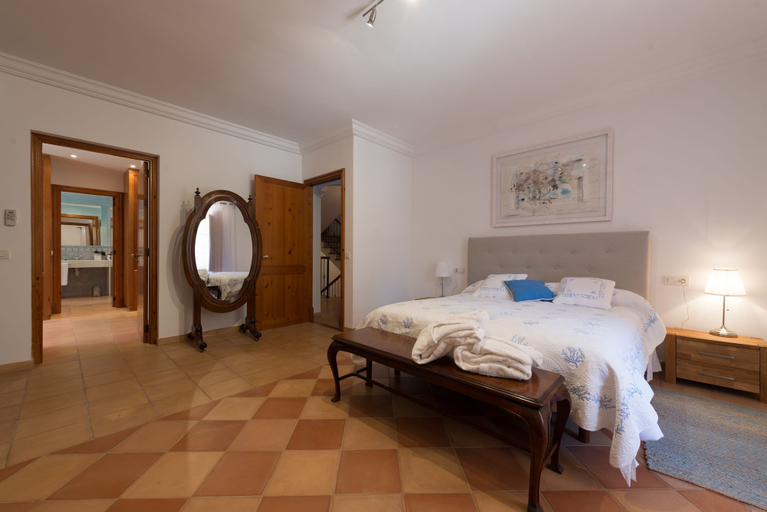 Room 3, Circe in Fornalutx With 4 Bedrooms and 4 Bathrooms, Baleares