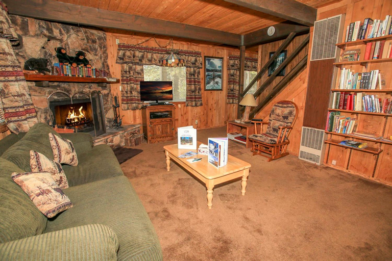 Others 5, Cardinal Ridge - Rustic cabin with stellar outdoor features! Wrap-around deck and large yard!, San Bernardino