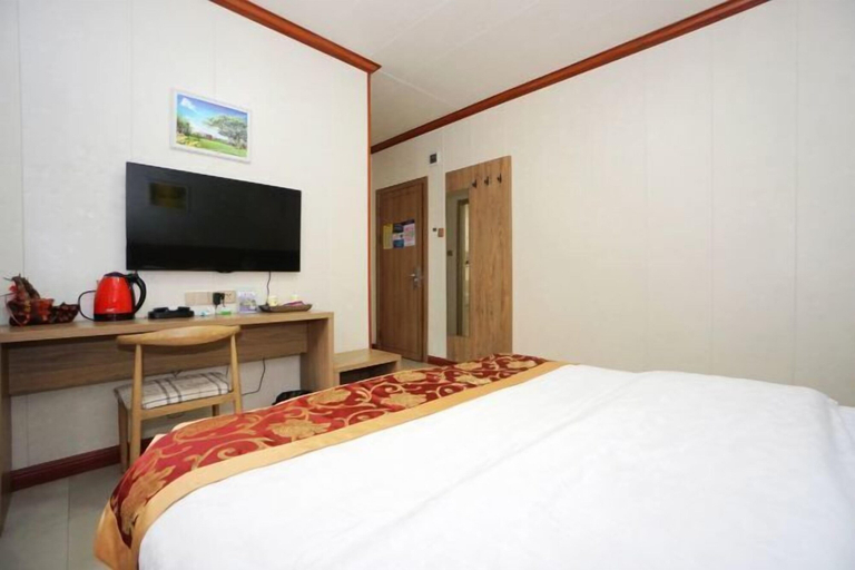 Bedroom 3, Xinyi Holiday Hotel(Guilin High Speed Railway North Station), Guilin