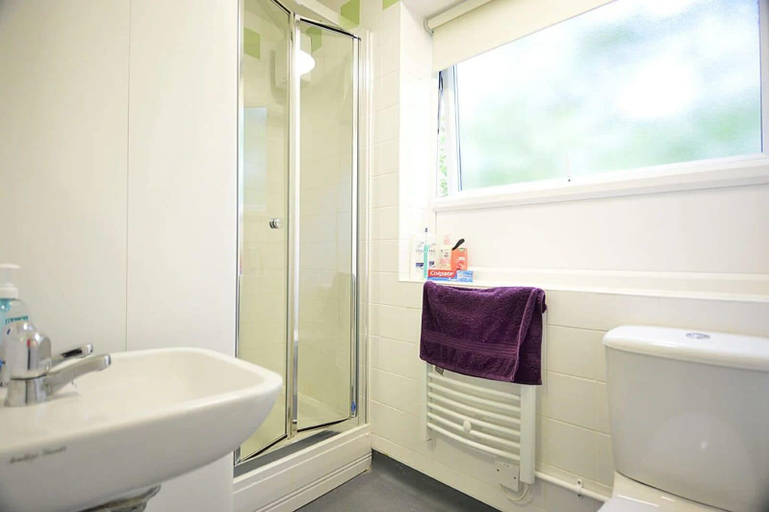 Bathroom 3, Broadgate Park - Campus Accommodation, Nottingham
