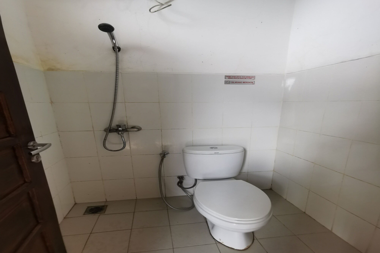 Bathroom 4, OYO 94061 Bungas Guesthouse Syariah, Samarinda