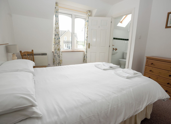 Bedroom 2, Moore Bay Holiday Homes
