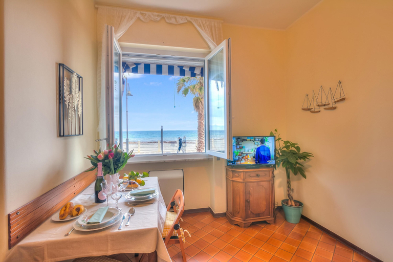 Room 4, Mer Vivante - Front Beach, Savona