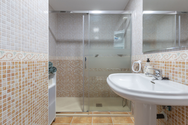 Bathroom 4, Tolox 1 in Tolox With 1 Bedrooms and 1 Bathrooms, Málaga