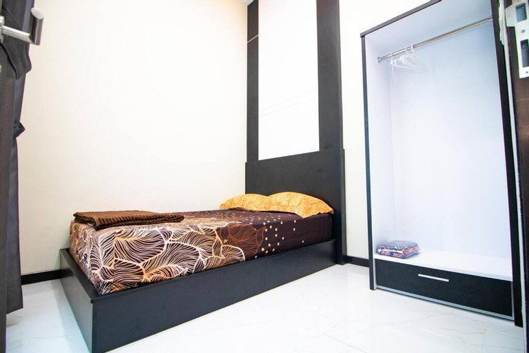 Bedroom 2, Villa Woody | Private Pool & Rooftop, Malang