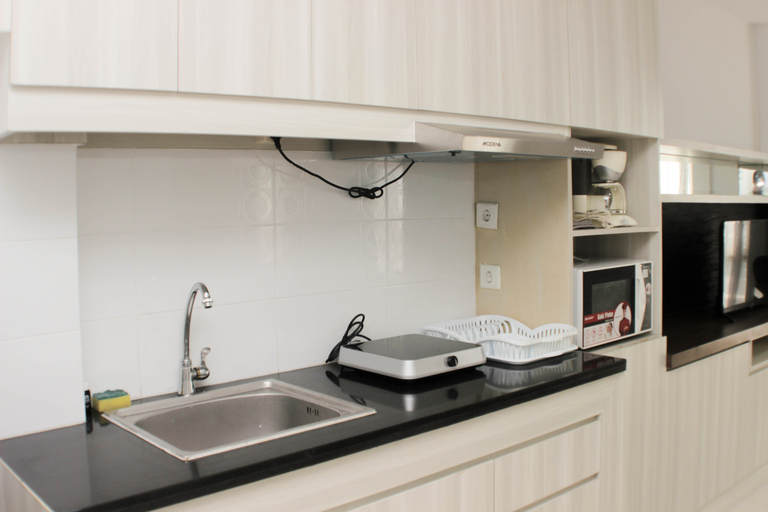 Others 3, Nice and Comfy Studio Azalea Suites Apartment By Travelio, Cikarang