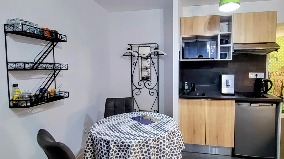 Others 5, Residence M - LAVALOC, Mayenne