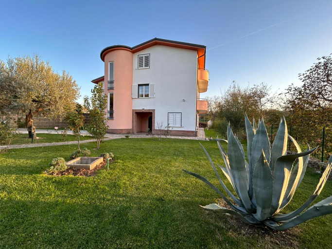 Others 2, Casa Gio, Avellino