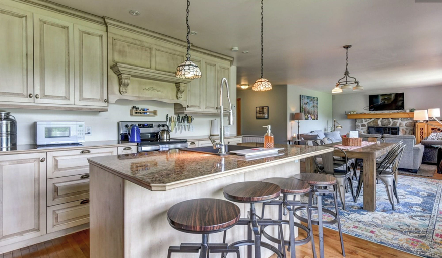 Food & Drinks 5, Chalets Val-David, Les Laurentides