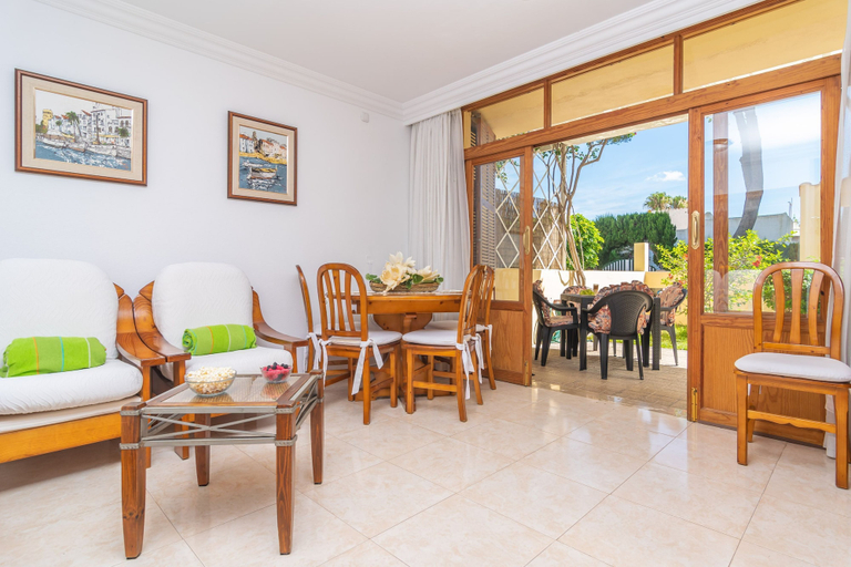 Room 3, Bella in Alc dia With 3 Bedrooms and 2 Bathrooms, Baleares