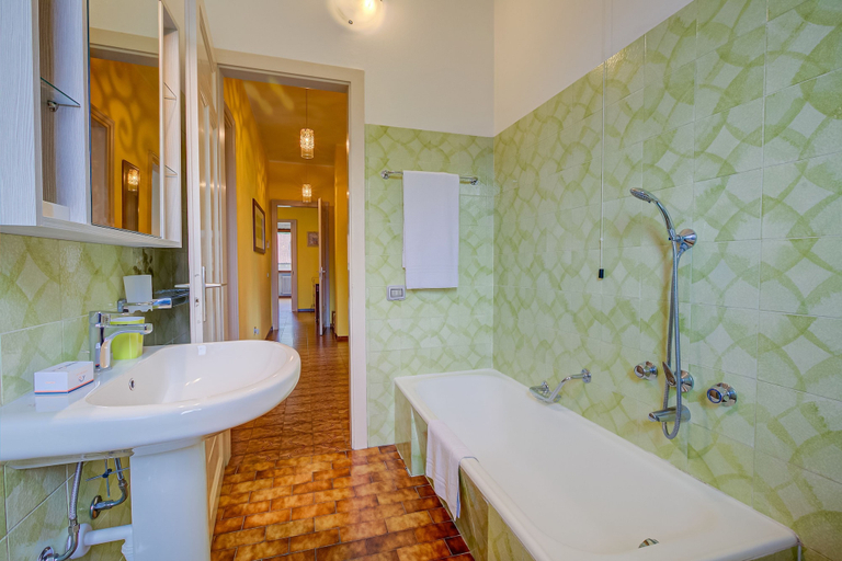 Room 4, Connie s Apartment in Monvalle, Varese