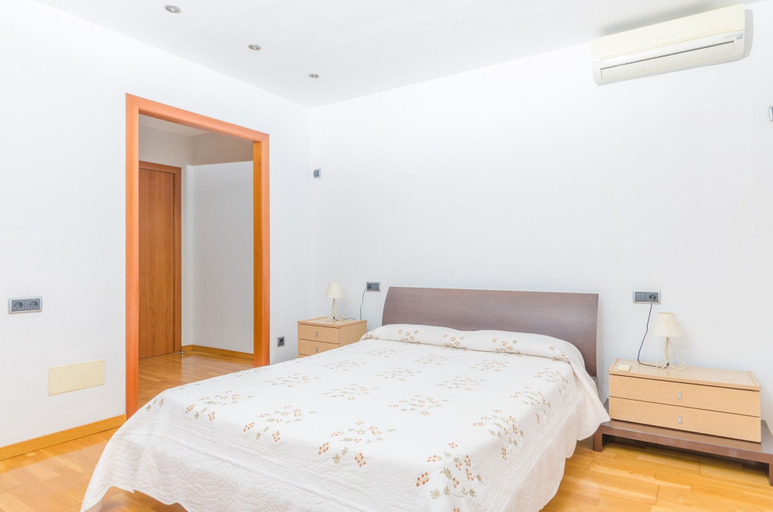 Room 5, Can Bou in Santa y With 4 Bedrooms and 3 Bathrooms, Baleares