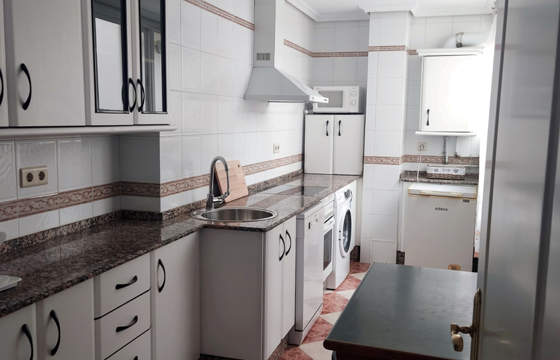 Room 5, Playamar in Cadiz With 3 Bedrooms and 1 Bathrooms, Cádiz