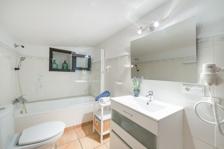 Bathroom 4, Coste Can Moragues in Pollen a, Baleares