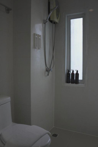 Bathroom 10