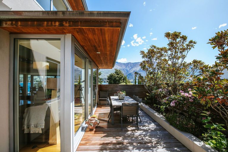 Exterior & Views 2, Lakeside Rd - Lake Views - Sleeps 10, Queenstown-Lakes
