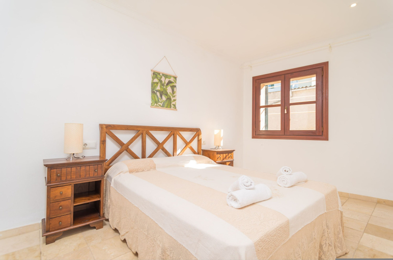 Room 2, Ca Na Nyola in Montu ri, Baleares