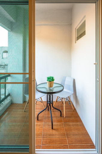 Exterior & Views 29