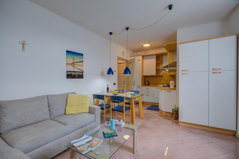 Room 2, Casa Mirabella With Lake View, Brescia
