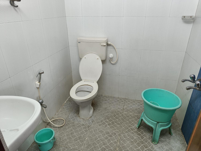 Bathroom 2, Sri vishnu krupa lodging, Hassan